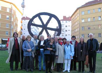 Vor der Volksbühne am Rosa-Luxemburg-Platz