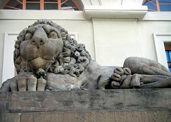 Freundlichster aller Löwen vor dem Weimarer Schloss