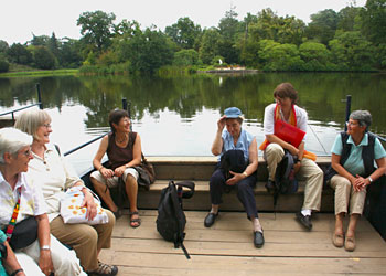 Auf der Fähre im Park